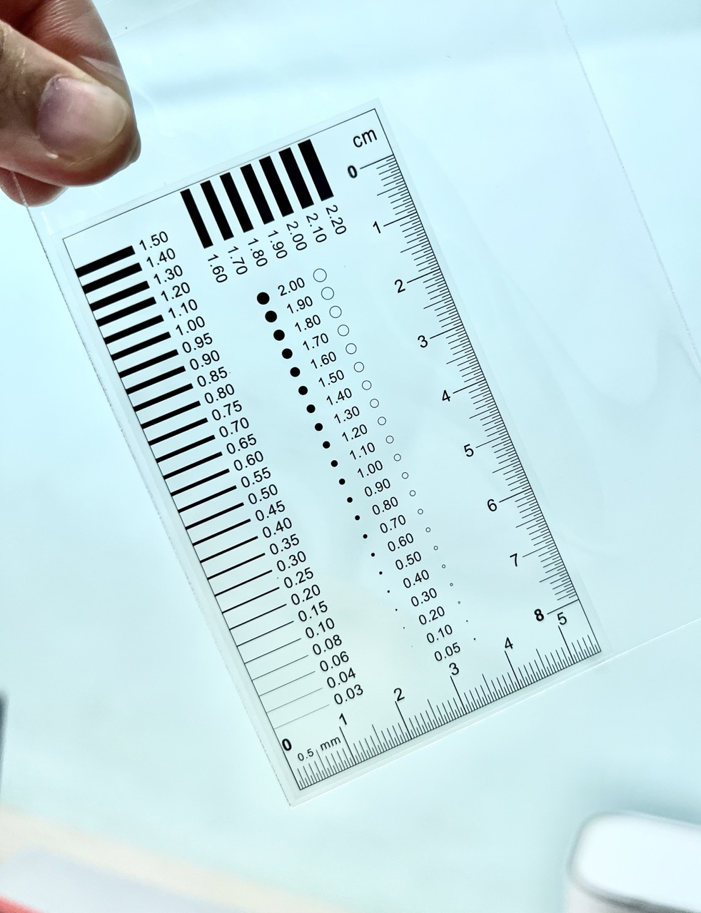 แผ่น Crack Width Gauge สำหรับวัดขนาดรอยร้าวคอนกรีต