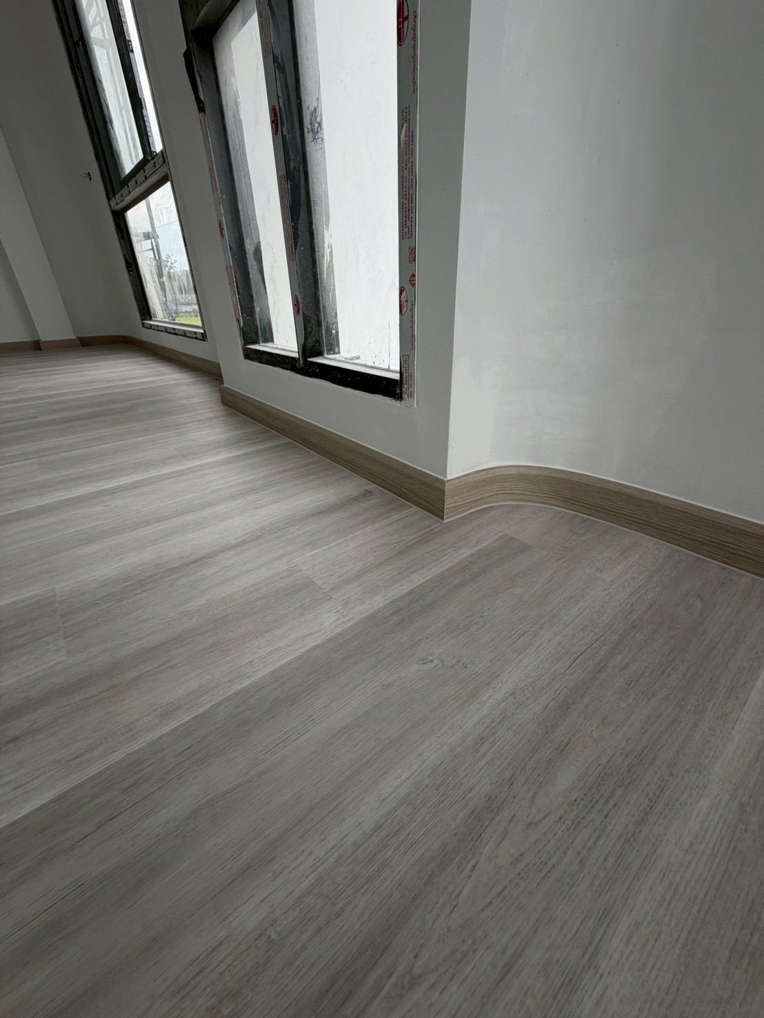 พื้น SPC สีขาว