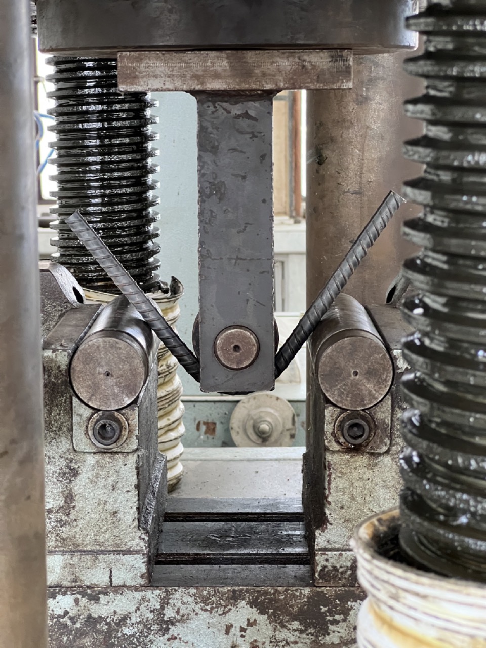 เครื่องทดสอบดัดเหล็ก